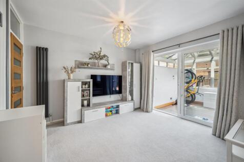 Lounge from entrance hallway.jpg