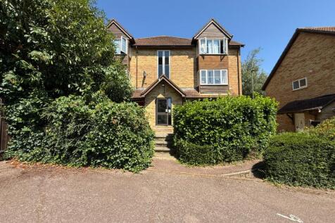 This Lovely studio flat located on Snowdon Drive off Kingsbury Road and at the corner of The Hyde which is perfectly situated in between Kingsbury and Colindale giving excellent access to both ameniti