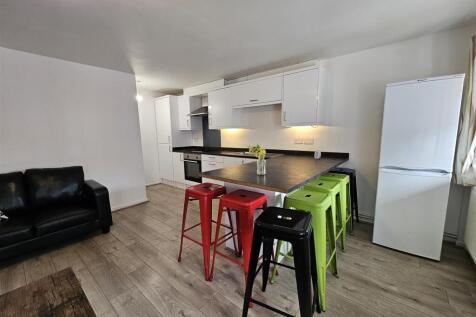 Flat 5, The Forum