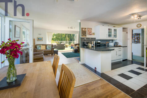 Open Plan Kitchen/Dining & Lounge