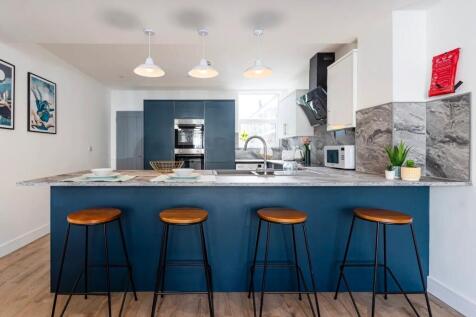 6 Bedroom House in PO4 0EN