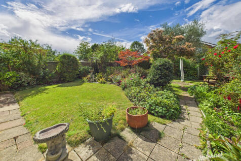 CAM03852G0-PR0407-STILL010