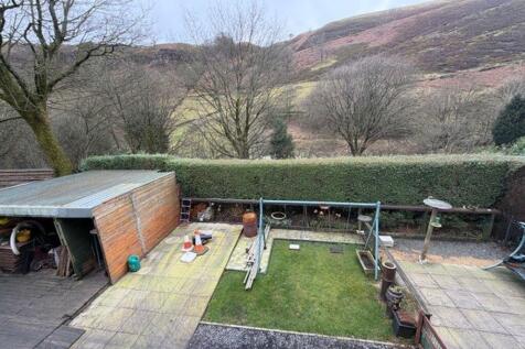 Rear Garden & Views