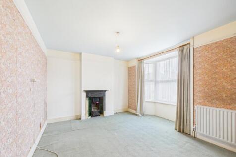 CAM04018G0-PR0395-STILL012