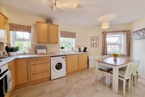 Dining Kitchen: