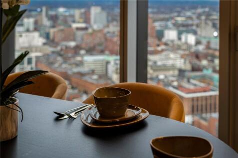 2 bed, 3 bath Penthouse in Manchester - Photo 11