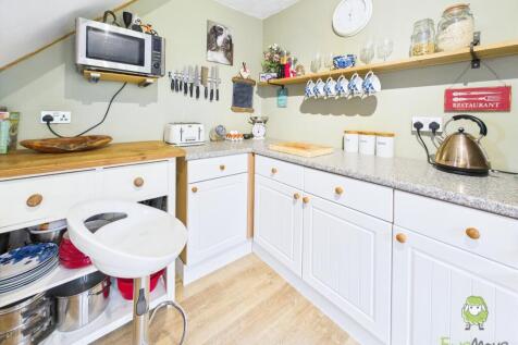 CAM01543G0-PR0135-STILL034