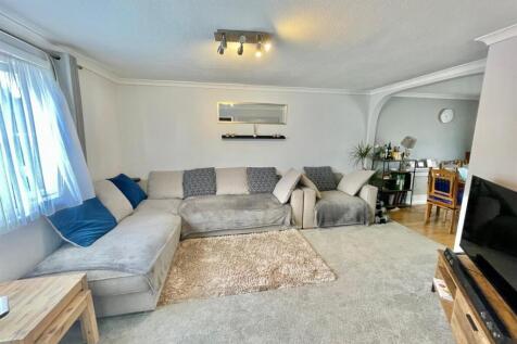 12 Greville Close Lounge.jpg