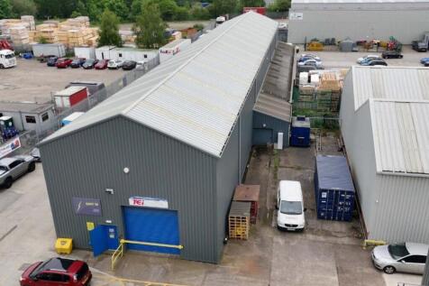 Warehouse to rent in wakefield