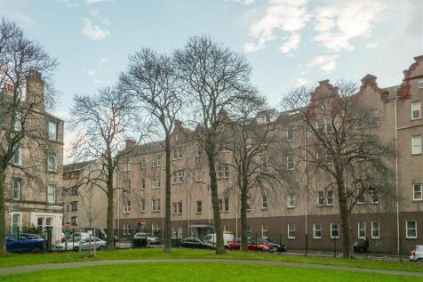 **Available 20th of July** Spacious, two double bedroom flat situated in Dalry.