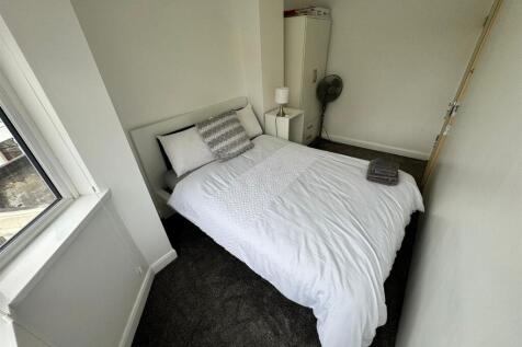 BEDROOM (FRONT & FIRST FLOOR)