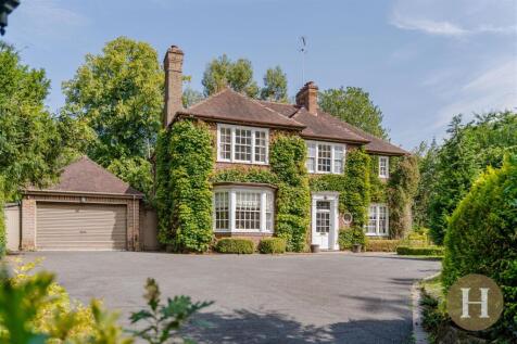 4 bed, 4 bath Detached in Birmingham - Photo 1