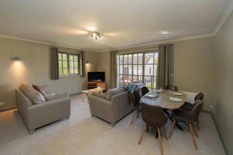 Lounge/Dining