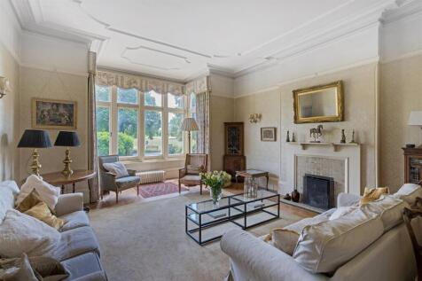 8 bed, 2 bath Semi-Detached in Bristol - Photo 6