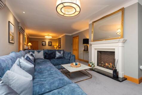 4 bed, 3 bath Detached in Glasgow - Photo 11