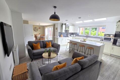 Kitchen - Dining - Family room