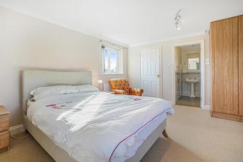 6 Bugbrooke Road, Gayton