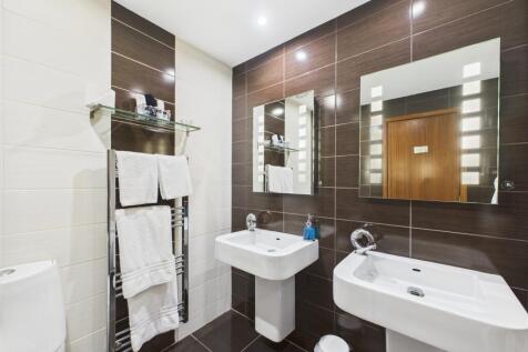 CAM03481G0-PR0114-STILL005