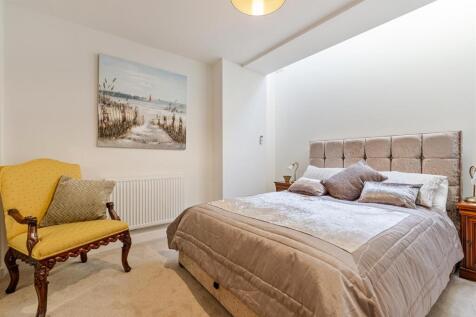 A18 - 18 Baltic Way Totnes - 250926.jpg