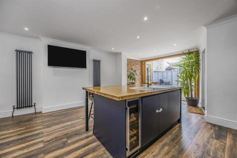 20 Gladys Avenue, Hilsea-PorticoMarketing-SoldBy-2