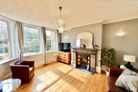 Living Room 1.jpg