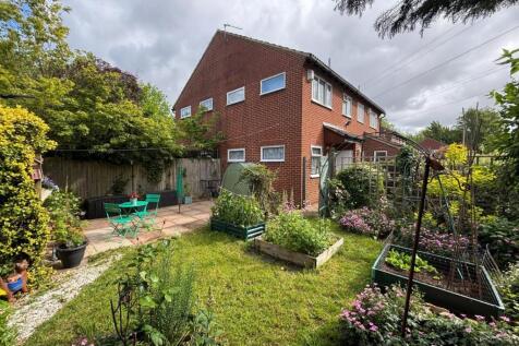 30 Manorfield Front.jpg
