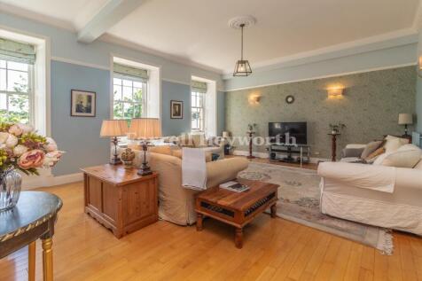 Lounge image 4