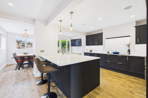 CAM03162G0-PR0321-STILL011