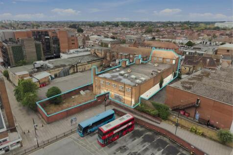 Outline with Yard 118 High St Waltham Cross.jpg