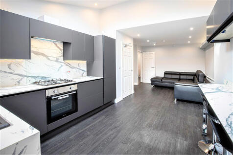 5 Bedroom Terraced in PR1 2NJ