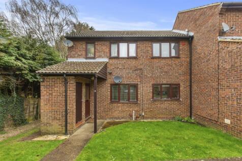 16 Birinus Close, HP12 3LZ-10.jpg