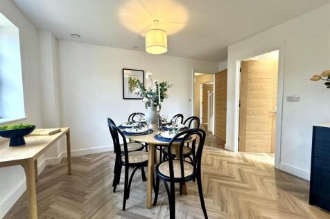 OPEN PLAN KITCHEN/DINING/FAMILY ROOM