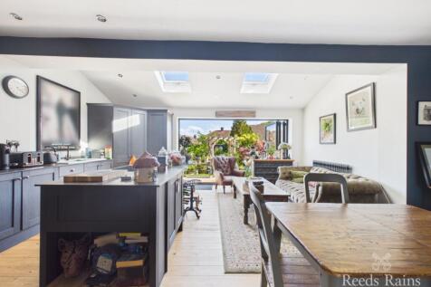 Kitchen/ Living Room