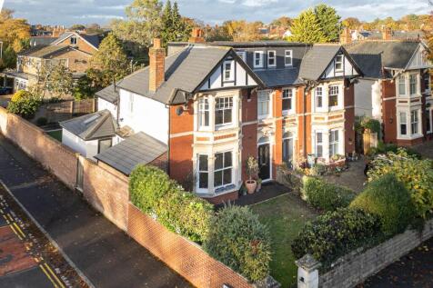 66 Westlecot Road-5.jpg
