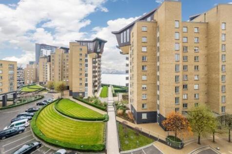 David Mews are delighted to offer a stunning top floor river view is enjoyed from all principal rooms in this very well presented apartment in the popular Jefferson Building gated development. ...