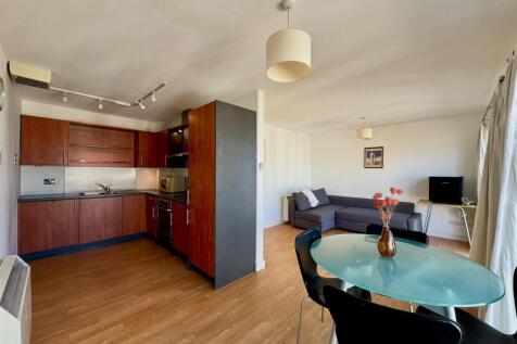 Lounge and kitchen.jpeg