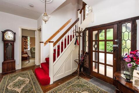 45 Perton Road-hall.jpg