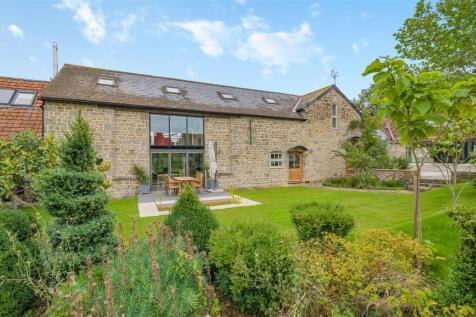 Garden to House