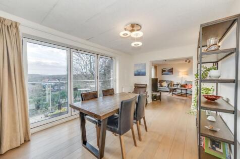 KITCHEN, DINING ROOM AND LOUNGE