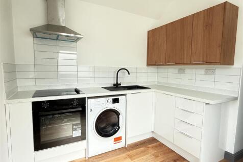 2 Bedroom Flat in LL57 2EU