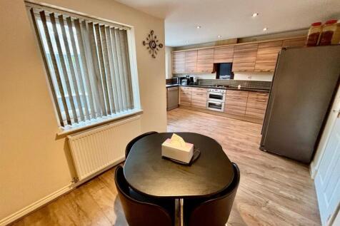 Fitted Breakfast / Dining Kitchen: