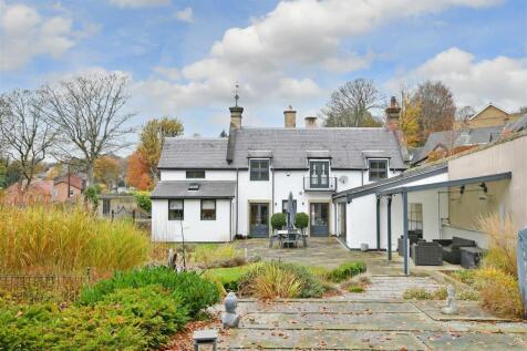 5 bed, 3 bath Detached in Sheffield - Photo 6