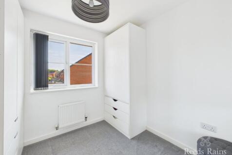 Bed 4/ Dressing Room