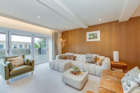 4 bed, 3 bath Detached in Sheffield - Photo 17