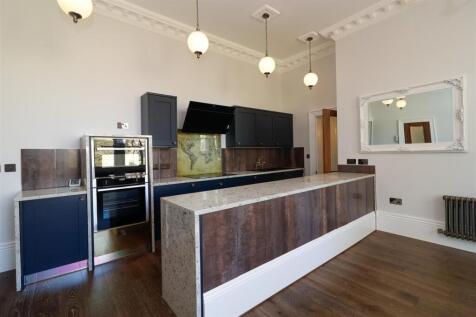 Kitchen / Lounge