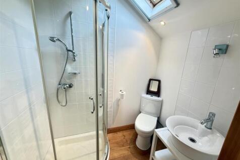 ENSUITE SHOWER ROOM