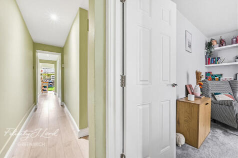 1 bed, 1 bath Apartment in London - Photo 16