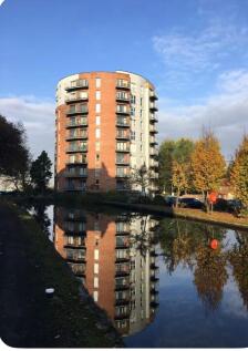 STUNNING 2-BED, 2-BATH APARTMENT IN THE DRUM -> Only £1,200 pcm! Modern, fully furnished city-edge living with secure allocated parking. Unbeatable location next to Etihad Campus & Metrolink. ALL BILL