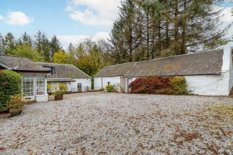 4 bed, 4 bath Detached in Glasgow - Photo 6