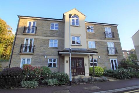 Stoneacre Properties are delighted to offer to let this well presented two bedroom apartment, located on the first floor of this highly desirable purpose built apartment block. The property is situate
